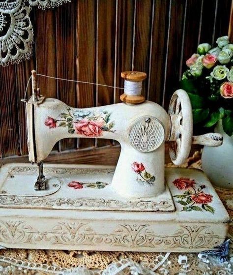 Painted Old Sewing Machines, Sewing Machine Drawing, Shabby Chic Diy Crafts, Vintage Kids Room, Old Sewing Machine, Featherweight Sewing Machine, Sewing Machine Cabinet, Sewing Room Decor, Vintage Sewing Notions