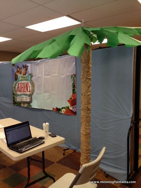 How to Make a Fake Palm Tree - Meaningfulmama.com Palm Tree Diy, Jungle Vbs, Shipwrecked Vbs, Paper Palm Tree, Christmas Cubicle, Beach Classroom, Ocean Commotion, Palm Tree Crafts, Olympics Party