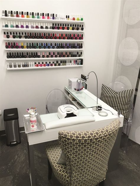 Nail Salon Station Ideas, Interior Design For Salon, Ideas For Salon Decorating, Nail Room Layout, Small Nail Suite Ideas, Nail Technician Room Ideas At Home, Tiny Nail Salon Ideas, Small Nails Salon Ideas, Nail Room Ideas Home Small Diy