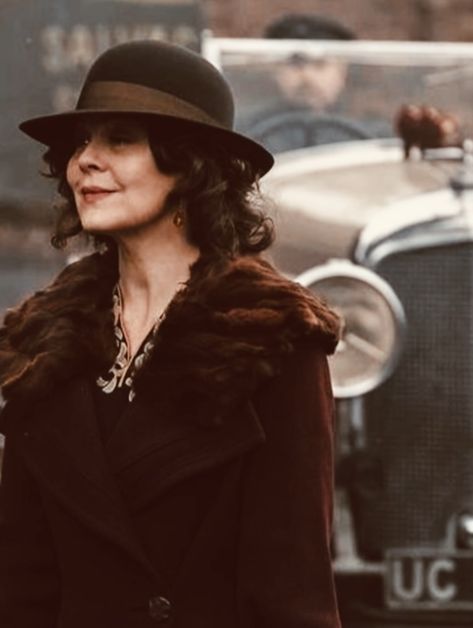 Polly Gray Aesthetic, Peaky Blinders Dress, Polly Grey, Polly Gray, Helen Mccrory, Female Rage, Cillian Murphy Peaky Blinders, Grey Aesthetic, Movie Moments