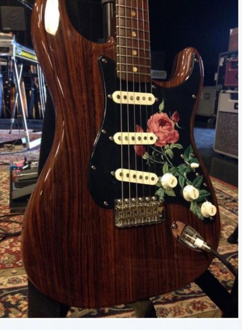 This is beautiful Rosie, John Mayer's new Fender. Guitar Pickguard Art, Pickguard Design, Pickguard Art, John Mayer Guitar, Squier Guitars, Guitar Designs, Best Guitar Players, Fender Strat, Stratocaster Guitar