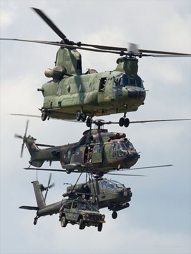 Royal Netherlands Air Force | Boeing CH-47D Chinook (D-106), Eurocopter AS-532/U2 Cougar Mk2 Boeing AH-64D Apache Boeing Ch 47 Chinook, Perang Dunia Ii, Chinook Helicopters, 밈 유머, Military Airplane, Military Jets, Military Photos, Military Helicopter, Jet Plane