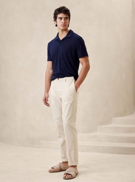 A perfect summer outfit with a navy polo T-shirt paired with beige chinos and comfortable tan sandals. Ideal for a stylish yet relaxed look that transitions effortlessly from day to evening. Linen Pants Outfit Men, Summer Looks For Men, Mens Vacation Outfits, Chinos Men Outfit, Chinos Men, Casual Vacation Outfits, Linen Pants Outfit, Beige Chinos, Pants Outfit Men