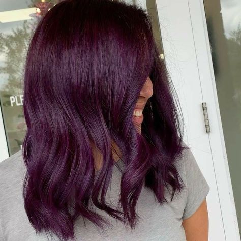 Red Hair Outfits, Dark Purple Hair Color, Charcoal Hair, Types Of Hair Color, Hair Color Plum, Purple Ombre Hair, Dark Purple Hair, Plum Hair, Hair Color Purple