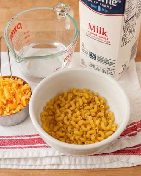 This macaroni and cheese recipe is for the times when you just can’t be bothered to pull out a pan. One bowl. Made entirely in the microwave. All yours. Mac And Cheese Recipe Microwave, Mc N Cheese, Microwave Macaroni And Cheese, Microwave Recipe, Inexpensive Dinners, Easy Mac And Cheese, Cheap Food, Macaroni N Cheese Recipe, Mac And Cheese Recipe