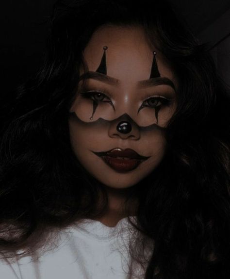 Maquillage Halloween Clown, Halloween Smink, Girl Halloween Makeup, Maquillage Halloween Simple, Cute Clown Makeup, Halloween Makeup Clown, Halloweenský Makeup, Holloween Makeup, Creepy Halloween Makeup