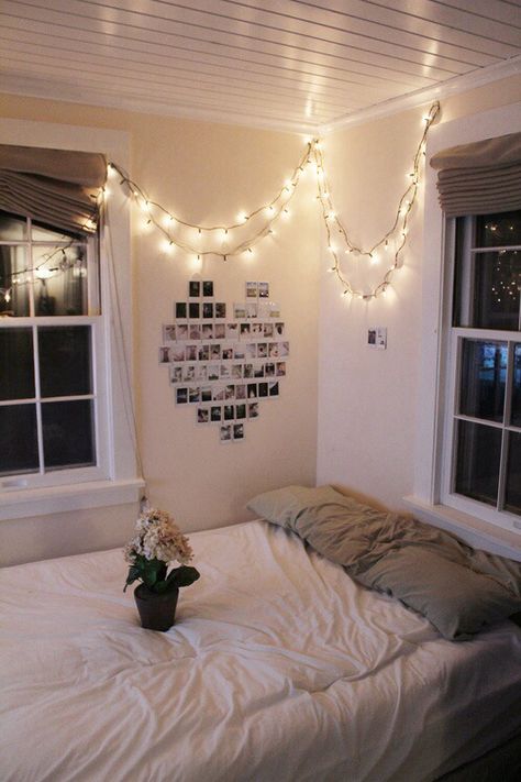 Normal teenage room idea Aesthetic Costumes, Men Hipster, Boho Apartment, Lights Aesthetic, Tumblr Rooms, Aesthetic Cozy, Decor Shabby Chic, Dekorasi Kamar Tidur, Room Goals