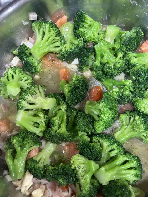 The Best Sauteed Broccoli Sweet Broccoli, Sauteed Broccoli, Food Types, Olive Oil Garlic, Deep Frying Pan, Plates And Bowls Set, Frozen Broccoli, Small Tomatoes, Steamed Broccoli