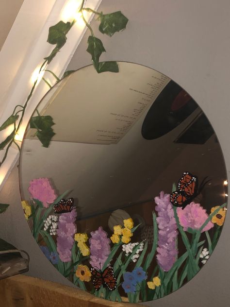 Mirror Painting Butterfly, Flower Painting On Mirror, Glass Art Painting Aesthetic, Full Body Mirror Painting Ideas, Body Mirror Painting Ideas, Mirror Frame Painting Ideas Aesthetic, Flower Mirror Painting, Mirror Painting Ideas Easy, Painted Mirror Aesthetic