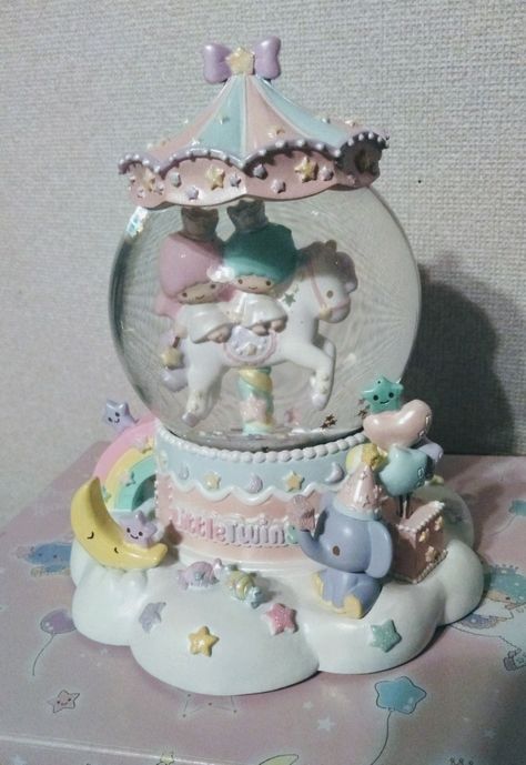 Sanrio Picture Frame, Whimsical Picture Frames, Sanrio Snow Globe, Kawaii Picture Frame, Little Twin Stars Aesthetic, Cute Snowglobe, Star Cake, Kawaii Bedroom, Cute Twins