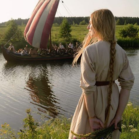 Norse Aesthetic Women, Shieldmaiden Aesthetic, Viking Fantasy Aesthetic, Viking Vibes Aesthetic, Viking Ritual Aesthetic, Norse Culture Aesthetic, Nordic Culture Aesthetic, Norse Aesthetic, Vikings Aesthetic