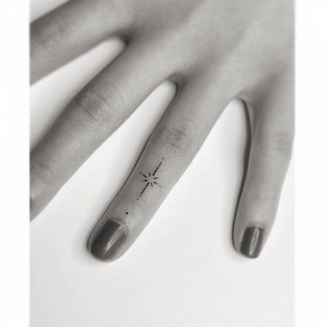 Minimalist north star tattoo on the finger. Star Finger Tattoo, Minimalist Floral Tattoo, Inner Finger Tattoo, North Star Tattoos, Simple Hand Tattoos, Tattoo For Boyfriend, Finger Tattoo For Women, Finger Tats, Star Tattoo Designs