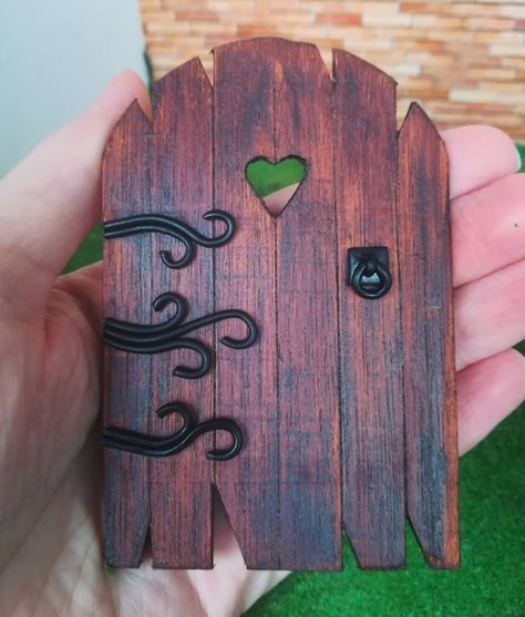 Fairy Door Outlet Cover, Fairy Door Ideas, Fairy Trees, Mushroom Diy, Door Miniature, Fairy Door Accessories, Faerie Door, Tooth Fairy Door, Diy Fairy Door