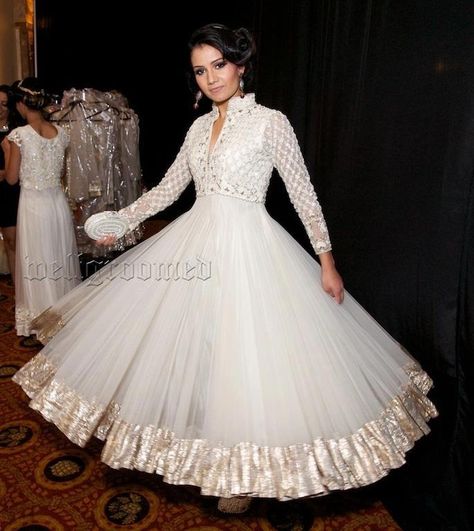 Latest Umbrella Frock Designs Collection 2016-17 for Asian Women White Indian Wedding Dress, Umbrella Frock, White Anarkali, Indian Fashion Trends, White Umbrella, Vancouver Fashion, White Indian Wedding, Salwar Kamiz, Indian Bridal Dress