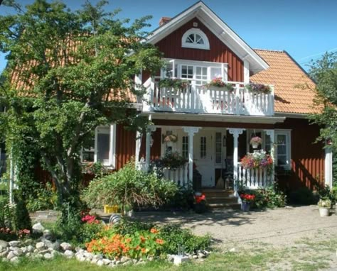 Swedish Houses Exterior, Swedish Cottage Aesthetic, Old Scandinavian House, Danish House Exterior, Swedish Cottage Exterior, Swedish House Exterior, Swedish Living Room, Room Coquette, Swedish Summer House