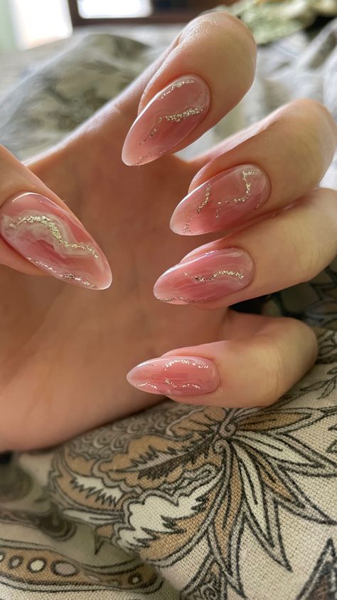 Nail Art Marble Pink, Pink Gold Nails Design, Pink And Gold Marble Nails, Marble Pink Nails, Marble Nails Almond, Glitter Marble Nails, Nail Art Marble, Pink Gold Nails, Pink Marble Nails