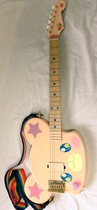 Kawaii Electric Guitar, Heart Shaped Electric Guitar, Cute Guitars, Cute Electric Guitar, Kawaii Guitar, Peaches Videos, Lovely Peaches Videos, Electrical Guitar, Lovely Peaches