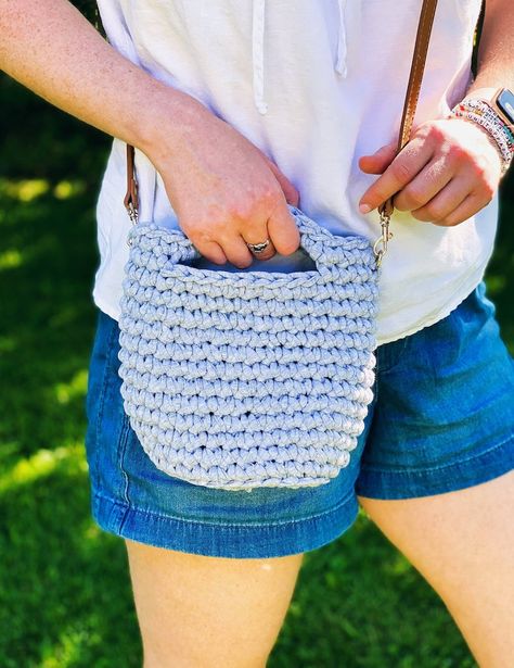 Crochet T-Shirt Yarn Bag - Free Pattern - Welcome Crochet T Shirt Yarn Bag, T Shirt Yarn Crochet Bag, Crochet T Shirt Yarn, T Shirt Yarn Bag, T Shirt Yarn Crochet, Yarn Projects Crochet, Crochet T Shirt, Crochet T Shirts, Crochet Bag Pattern Free