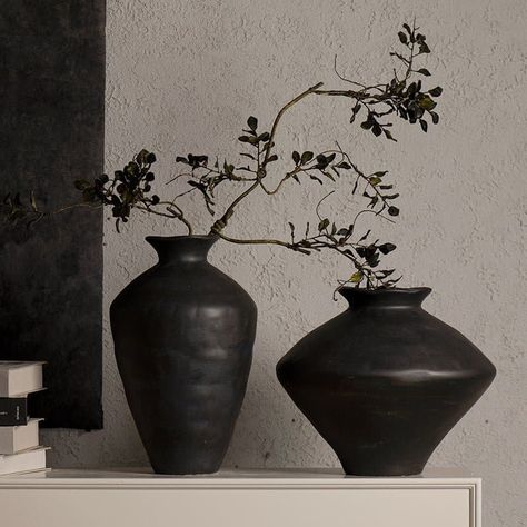 Ceramic Black Vase, Irregular Flower Vase Japandi Lamp, Rustic Mugs, Japandi Living, Vase Noir, Pottery Inspo, Black Bottle, Vase For Flowers, Black Vase, Clay Vase