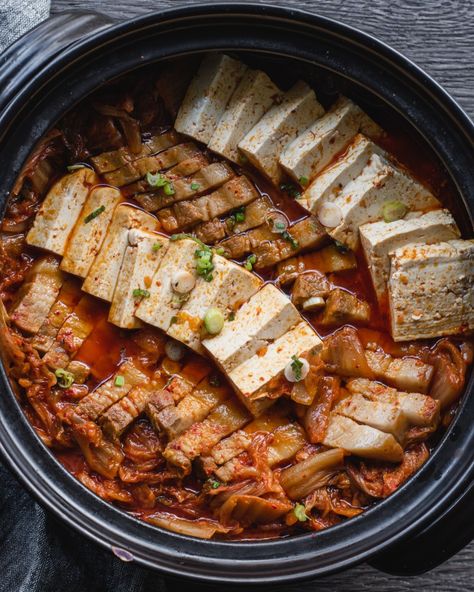 Clay pot filled with braised kimchi (kimchi jJim) Tofu Pork Belly, Braised Kimchi, Kimchi Jjim, Korean Pork Belly Recipes, Tofu Kimchi, Pork Belly Strips, Korean Recipe, Easy Recipies, Aesthetic Foods