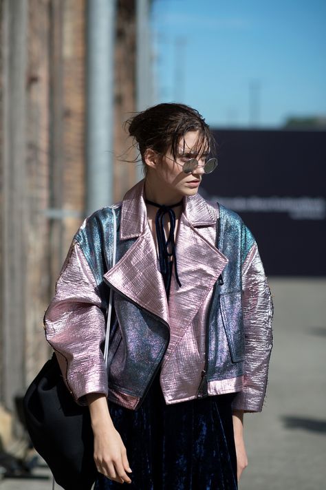 Sydney Street Style, Spring Styling, Metallic Jacket, Fashion Terms, Styling Inspiration, New Years Dress, Study Style, Black Men Fashion, Cool Jackets