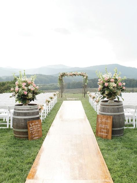 rustic country wedding aisle / http://www.himisspuff.com/outdoor-wedding-aisles/4/ Outdoor Ceremony Aisle, Pippin Hill Wedding, Wedding Aisle Outdoor, Rustic Outdoor Wedding, Wedding Aisle Decorations, Vintage Romance, Outdoor Wedding Decorations, Aisle Decor, Rustic Country Wedding