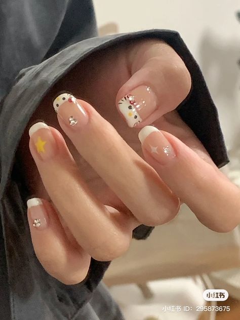 Hello Kitty Nails Art Short, Hello Kitty Nails Ideas, Acubi Nail Designs, Nails Ideas Hello Kitty, Hello Kitty Nails Art, How To Have Style, Summer Eyes, Spring Fragrances, Short Fake Nails