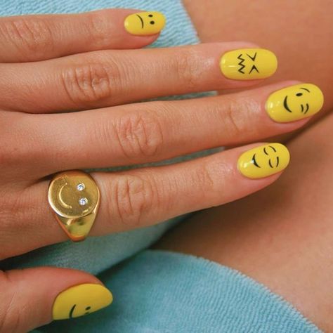 Spice Nails, School Nail Art, Emoji Nails, Back To School Nails, Tie Dye Nails, Happy Nails, School Nails, Yellow Nails, Nail Paint