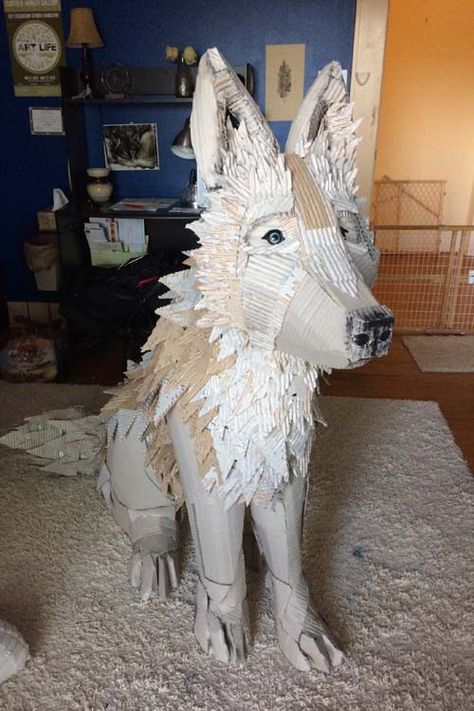 Diy Paper Mache Animals, Art Sculpture Ideas, Paper Doll Wardrobe, Paper Mache Dog How To Make A, Cardboard Dog, Wolf Crafts, Paper Mache Dogs, Cardboard Fish, How To Make Paper Mache Animal Heads