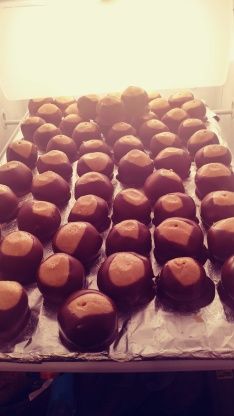 Small peanut butter balls that taste even better than Reese's Cups. The taste so good- be careful, they are addictive! Air Fryer Catfish Recipes, Air Fryer Catfish, Buckeye Balls, Buckeyes Recipe, Peanut Butter Balls Recipe, Catfish Recipes, Reeses Cups, Chocolate Candies, Butter Balls