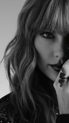 Taylor swift Style Taylor Swift, Swift Facts, Estilo Taylor Swift, Swift Photo, Taylor Swift Red, Red Taylor, Taylor Swift Album, Taylor Swift Wallpaper, Taylor Swift Songs