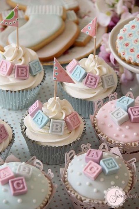 10 Cupcake Ideas for Any Baby Shower Baby Shower Pasta, Candle Moulds, Gateau Baby Shower, Babyshower Party, Idee Babyshower, Baby Cupcake, Boy Baby Shower Ideas, Cupcakes Decorados, Torte Cupcake