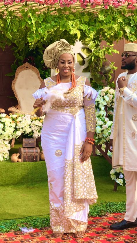 Madam Blouse, George Styles, Ankara Dress Designs, Igbo Wedding, African Traditional Wedding Dress, Traditional Wedding Dress, African Fabric Dress, Traditional Wedding Attire, Traditional Blouse Designs