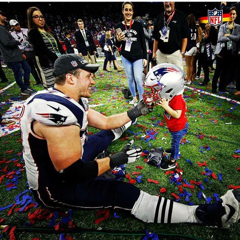 “Who’s the tallest Patriot? Nate Solder. 6’8” 325 lbs. @thejimmyfund” Patriots Superbowl, Go Pats, England Sports, New England Patriots Football, Nfl Patriots, Nfl Memes, Patriots Fans, Boston Strong, Patriots Football