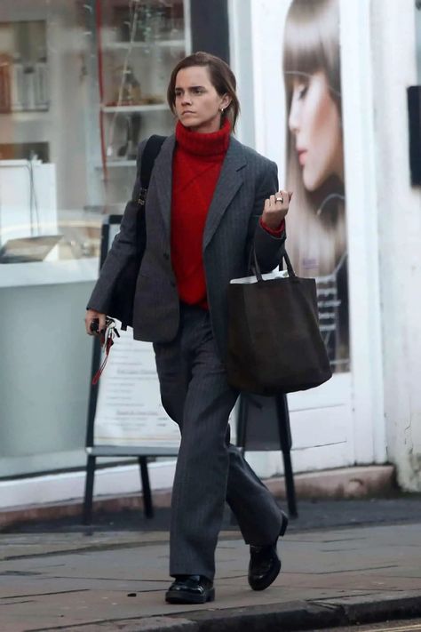 Emma Watson, the Epitome of Smart Casual, Spotted in London Emma Watsob, Emma Watson Style Outfits, Emma Watson Style Casual, Emma Watson Street Style, Emma Watson Fashion, Hermione Aesthetic, 90s Hollywood, Emma Watson Outfits, Kate Middleton Stil