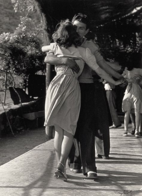 1947 • vicenzo balocchi Couples Vintage, Vintage Foto's, Jitterbug, Dance Like No One Is Watching, Swing Dancing, Vintage Couples, Swing Dance, Shall We Dance, Fred Astaire