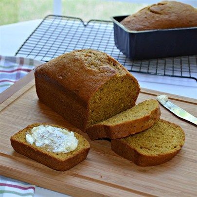 Starbucks® Pumpkin Bread I "By far the best pumpkin loaf recipe I've made on the site so far." Starbucks Bakery, Pumpkin Bread Starbucks Copycat, Starbucks Pumpkin Bread, Pumpkin Bread Pudding, Bakery Treats, Moist Pumpkin Bread, Pumpkin Loaf, Copycat Starbucks, Starbucks Pumpkin