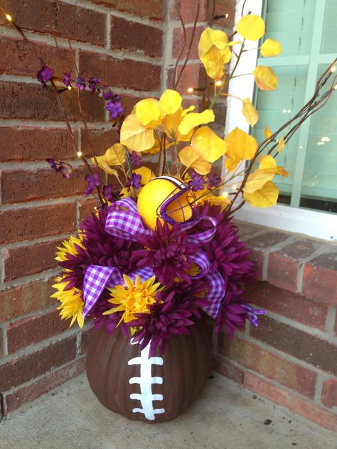 Football Mama - My new porch decor - GO SANGER INDIANS!!! Football Porch Decor, Fall Football Decor, Small Porch Decorating, Plant Pots Crafts, Thanksgiving Football, Football Ideas, Football Decor, Halloween Mantle, Porch Flowers