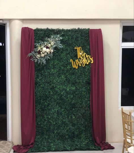 Wedding Photo Area, Prom Backdrops, Wedding Photobooth, Photo Area, Gold Backdrop, Maroon Wedding, Wedding 2025, Back Drop, Burgundy And Gold