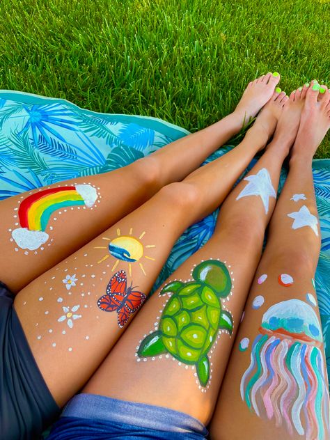 Fun Chalk Art, Summer Legs, Leg Painting, Leg Art, Friend Activities, Summer Scrapbook, Summer Painting, Summer Fun List, Summer Friends