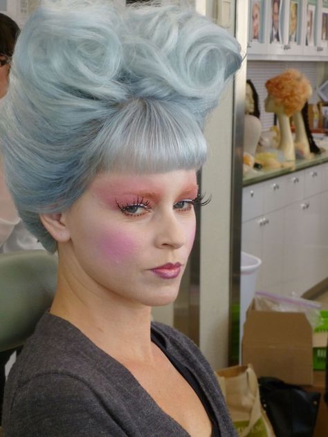 Effie Trinket Costume, Hunger Games Makeup, Period Makeup, Capitol Fashion, Hunger Games Effie, Hunger Games Capitol, Hunger Games Fashion, Hunger Games 2, Effie Trinket