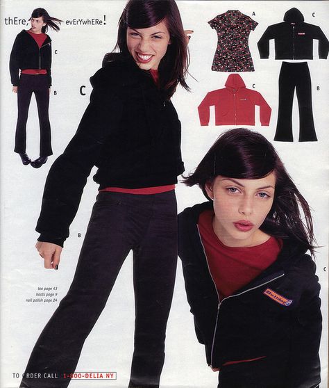 Because this Bulldog hoodie would begin your obsession with hoods. | 17 Reasons Why The Fall '96 Delia's Catalog Was Everything To You 90s Fashion Catalog, 90s Teen Fashion, 90s Teen, Early 2000s Fashion, 1990s Fashion, Grunge Goth, 90s Fashion Outfits, Fashion Catalogue, Moda Vintage