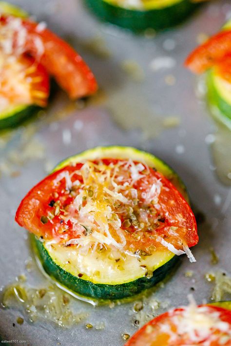 Baked Parmesan Zucchini Bites - #zucchini #recipe #eatwell101 - These baked parmesan zucchini bites make a healthy treat, perfect for an appetizer, side dish, or just a snack! - #recipe by #eatwell101® Parmesan Zucchini Bites, Zucchini Appetizer Recipes, Baked Parmesan Zucchini, Zucchini Appetizer, Zucchini Recipes Baked, Zucchini Bites, Zucchini Tomato, Zucchini Recipe, Bake Zucchini