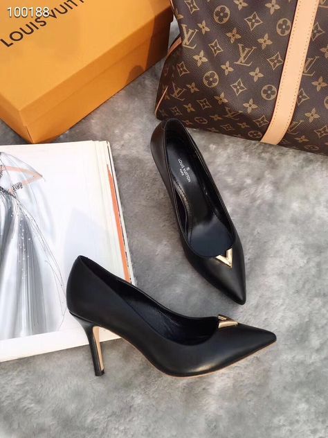 Trendy Black Heels, Black Closed Toe Heels, Sleek Jumpsuit, Handbags Chanel, Chic High Heels, Black High Heel Sandals, Bags Louis Vuitton, Designer Replica, Platform Stilettos