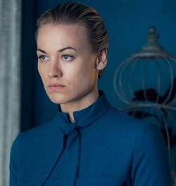 The Handmaid's Tale - Yvonne Strahovski Interview Yvonne Strahovski Chuck, Serena Joy, The Handmaid's Tale Book, Handmaids Tale Costume, A Handmaids Tale, Mass Effect Romance, Handmaids Tale, Sarah Walker, Deborah Ann Woll