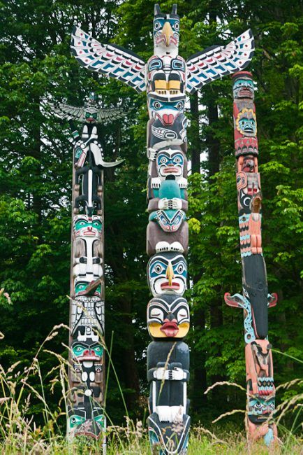 Vancouver-Capilano-Totem-Poles. Native American Astrology, Totem Pole Art, Stanley Park Vancouver, Sea To Sky Highway, Native American Totem, Pole Art, Totem Poles, Stanley Park, Totem Pole