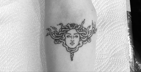 Subtle Medusa Tattoo, Medusa Head Tattoo, Salvador Dali Tattoo, Hibiscus Flower Tattoos, Dali Tattoo, Cute Tats, Medusa Tattoo, Face Illustration, Medusa Head