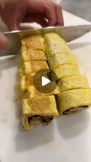 KOREAN-AMERICAN CHEF 🇰🇷 🇺🇸 on Instagram: "Easy Kimbap 🍙👨🏻‍🍳🔥 rolled in eggs  If you got kimchi, egg, and rice… give this a try!!  Try dipping it in gochujang~ 🤤" Easy Kimbap, Korean Egg Rolls, Egg And Rice, Chris Cho, Korean Egg, Seaweed Rolls, Sushi Recipes Homemade, Try Try, Snack Dip