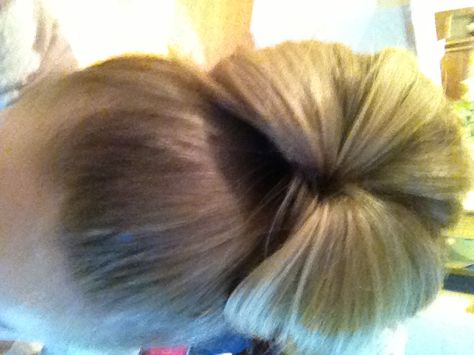 A fan bun!!!!!!!!!!!!! Luv it Fan Bun, Hairstyle For Summer, Hair Fan, Knot Bun, Bun Updo, Long Hair Tutorial, Bun Tutorial, Medium Long Hair, Casual Hairstyles