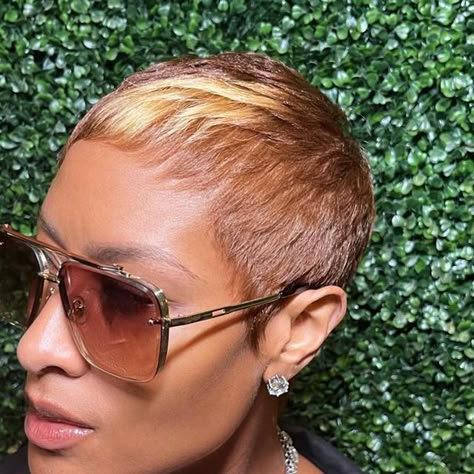 Brown And Blonde Pixie, Short Haircuts Black Hair, Short Pixie Styles, Short Bleached Hair, Short Platinum Blonde Hair, Short Relaxed Hairstyles, Black Hair Short, Short Hair Waves, Black Hair Short Cuts